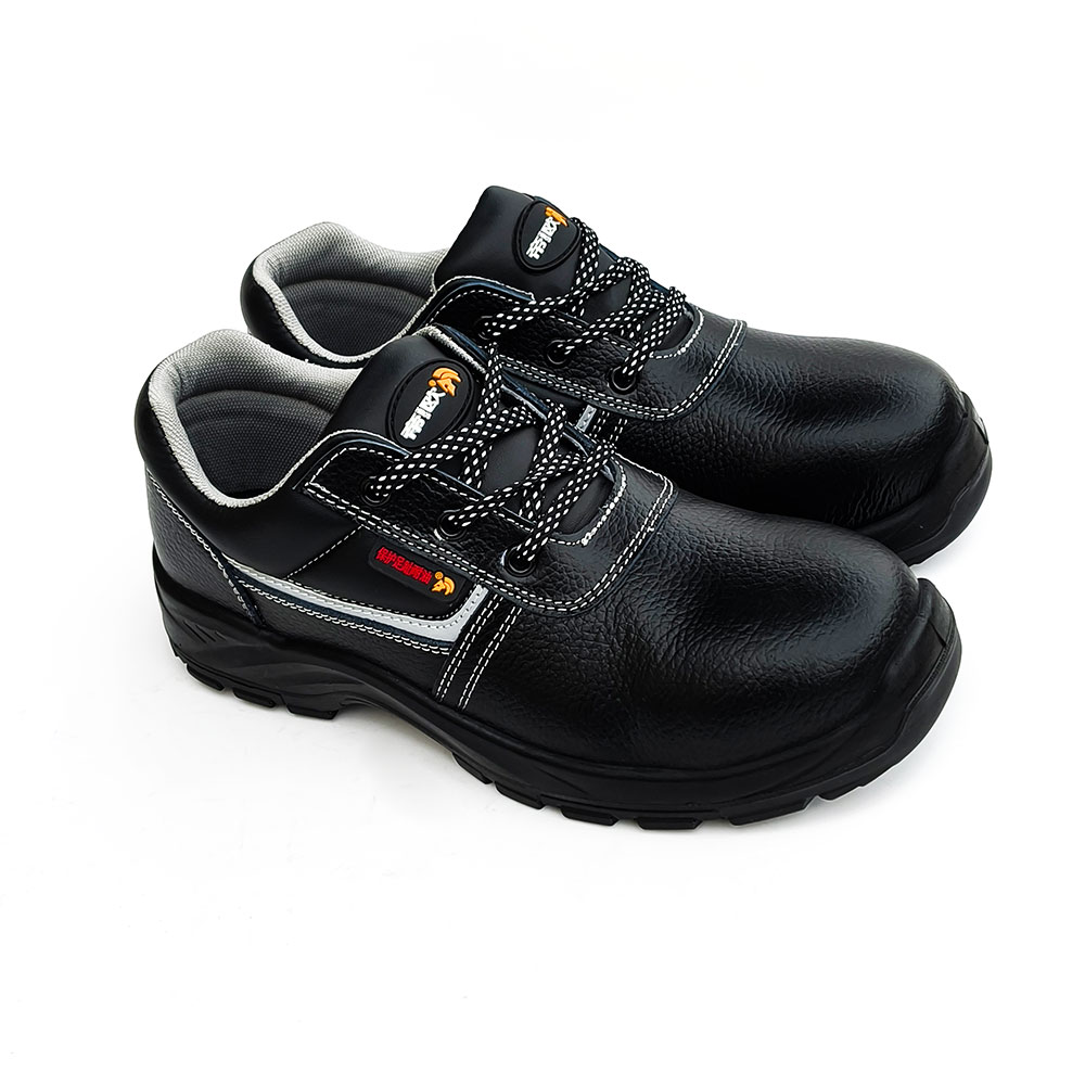 acid resistant work shoes outsole detail